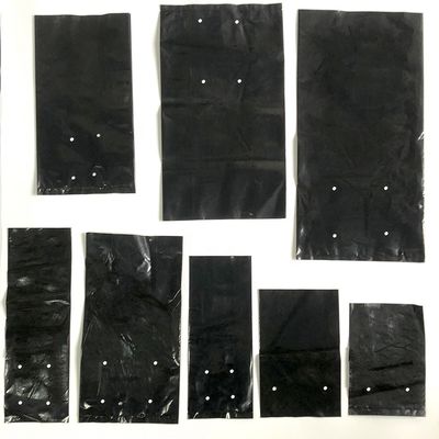 Piantina di plastica che pianta le borse con le apparecchiature delle cliniche di emergenza dei fori